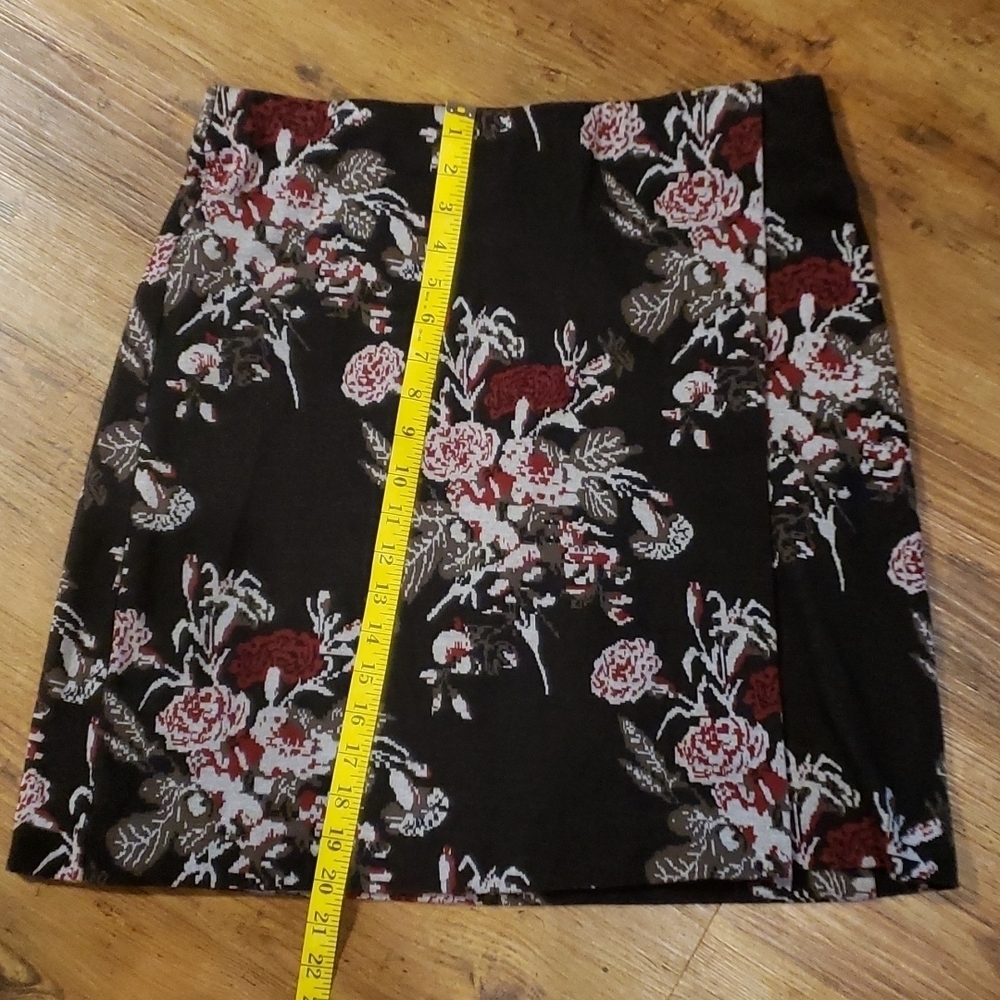 J jill floral on charcoal black stretch faux wrap skirt